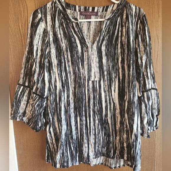 Gloria Vanderbilt Black and White Bell Sleeve Blouse - Picture 1 of 3